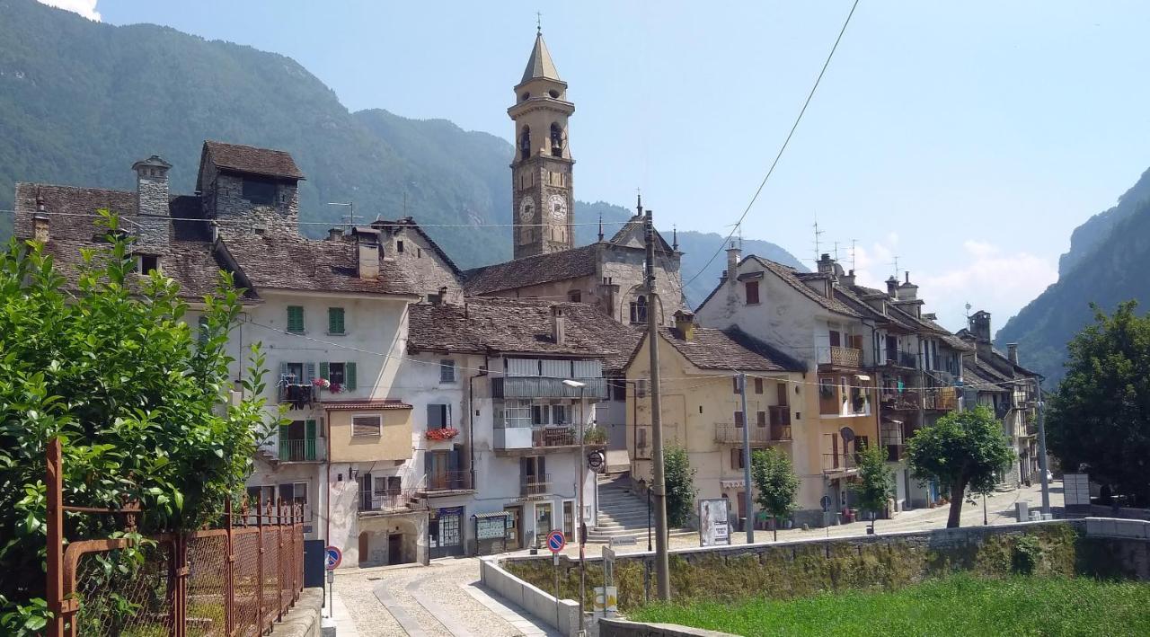 Casa Vacanza In Tipico Chalet Di Montagna Villa Varzo Bagian luar foto